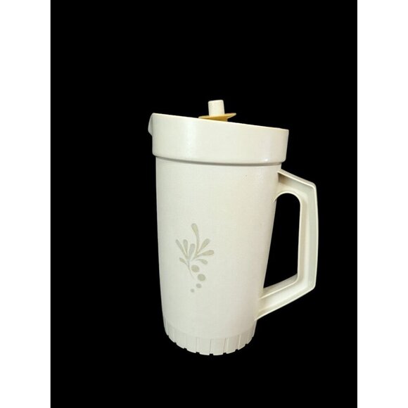 Vintage Tupperware 2 QT Pitcher Press Button Seal Almond #800 - Picture 2 of 9